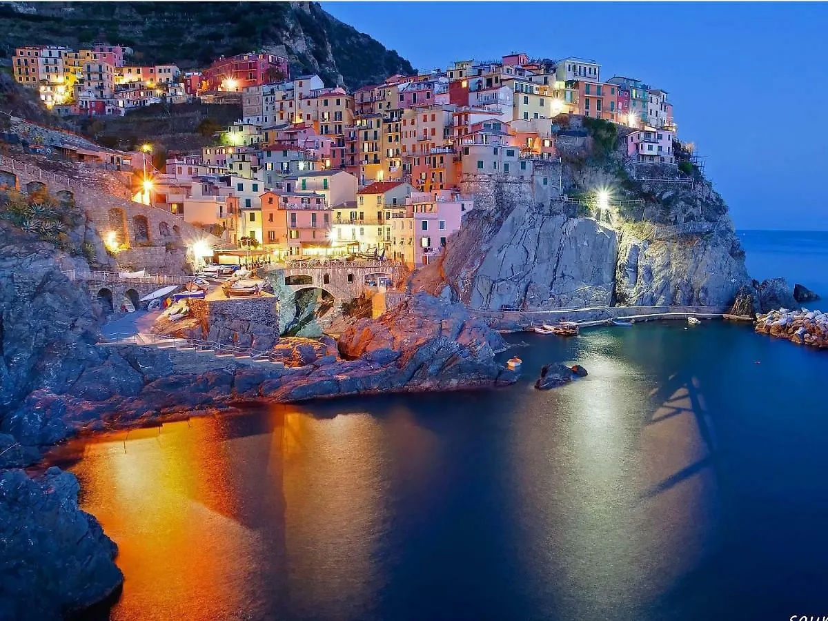 Casetta Romantica Viola Lerici Italia
